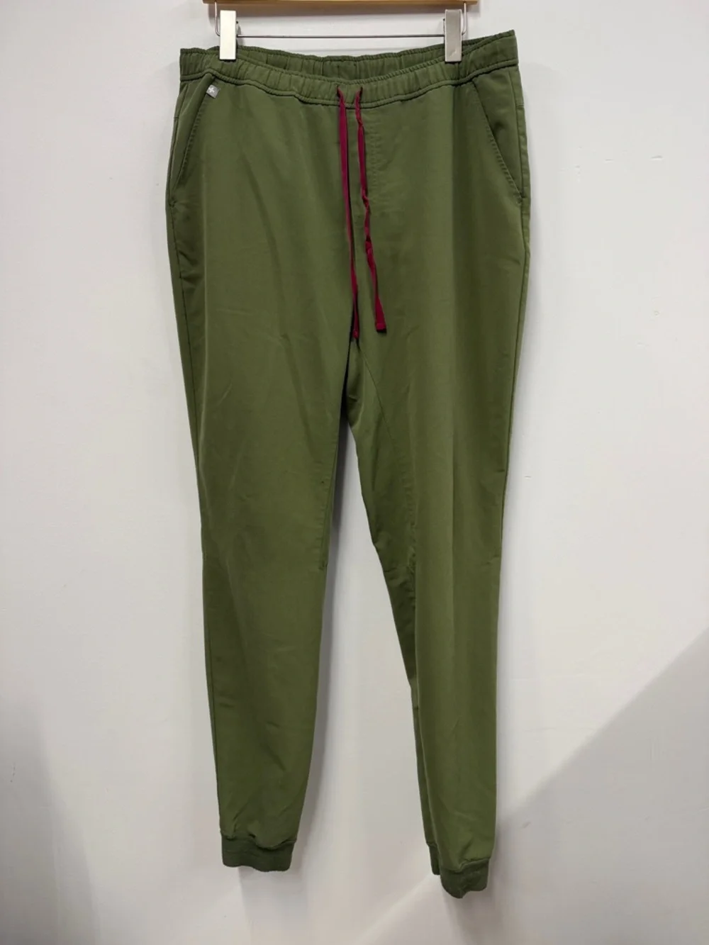 FIGS Tansen Jogger Scrub Pants for Men in Olive Green XL